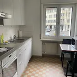 Cozy, Sunny, Center 1 Bedroom Flat *