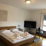 Cozy, Sunny, Center 1 Bedroom Flat *