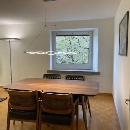 아파트 Cozy, Sunny, Center 1 Bedroom Flat *