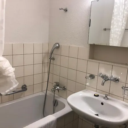 Cozy, Sunny, Center 1 Bedroom Flat Апартаменти Цюрих